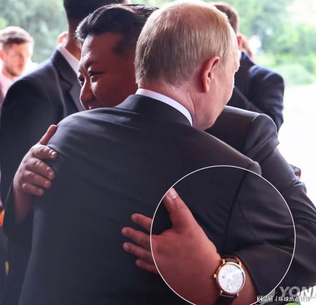 开云app下载入口官网-金正恩被曝佩戴价值10万瑞士名表,金与正背价值5万迪奥手提包