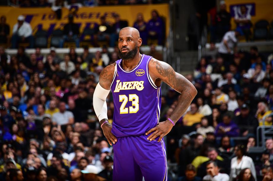 kaiyun.com-詹姆斯空砍22+6+10杰威23分 湖人主场憾负雷霆