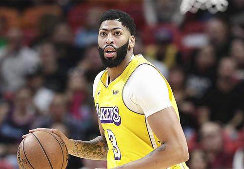 开云中国官网-沃格尔：缩减轮换的决定很难 戴维斯休息时间太少