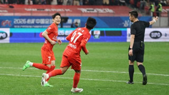 开云官方网-302天蛰伏，8分钟绽放！武磊满血归来，海港有救了！|上海海港|青岛西海岸|康复|球队|训练_新浪体育_新浪新闻